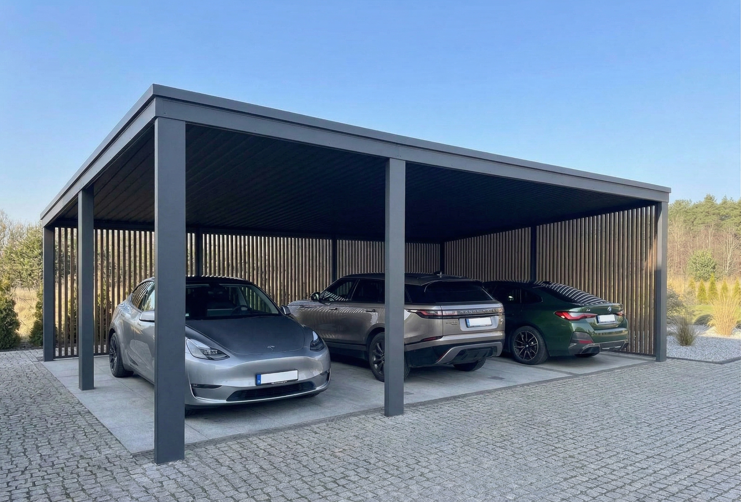 Wiata garażowa trzystanowiskowa – duży carport stalowy