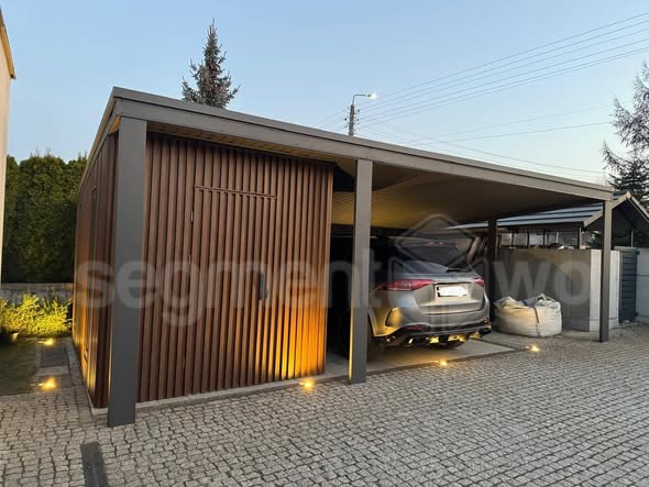 Domek narzędziowy z lamelami drewnopodobnymi – realizacja Segmentowo