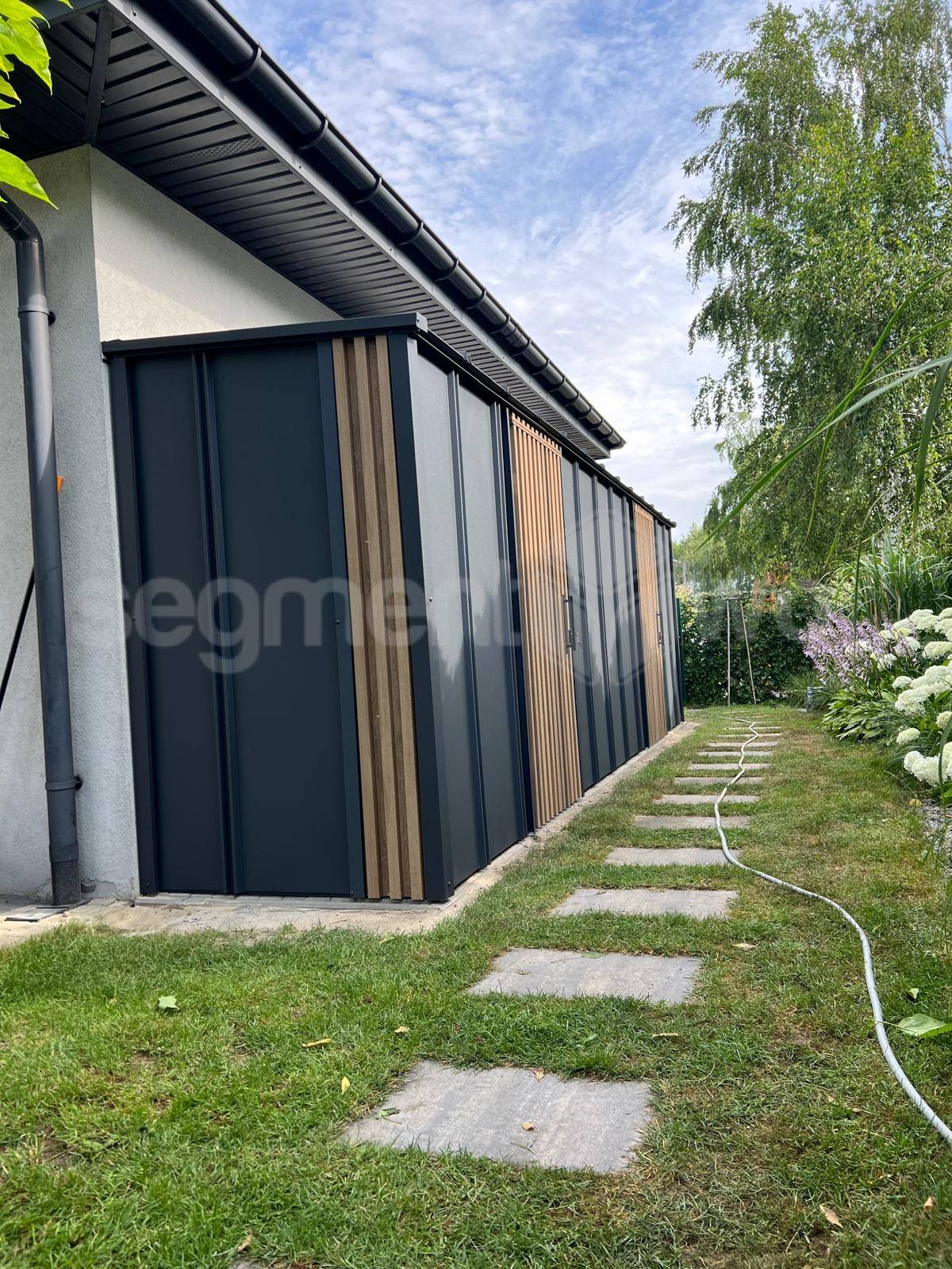 Wiata garażowa – czy potrzebne jest pozwolenie na budowę? Przepisy 2026, zgłoszenie, odległość od granicy