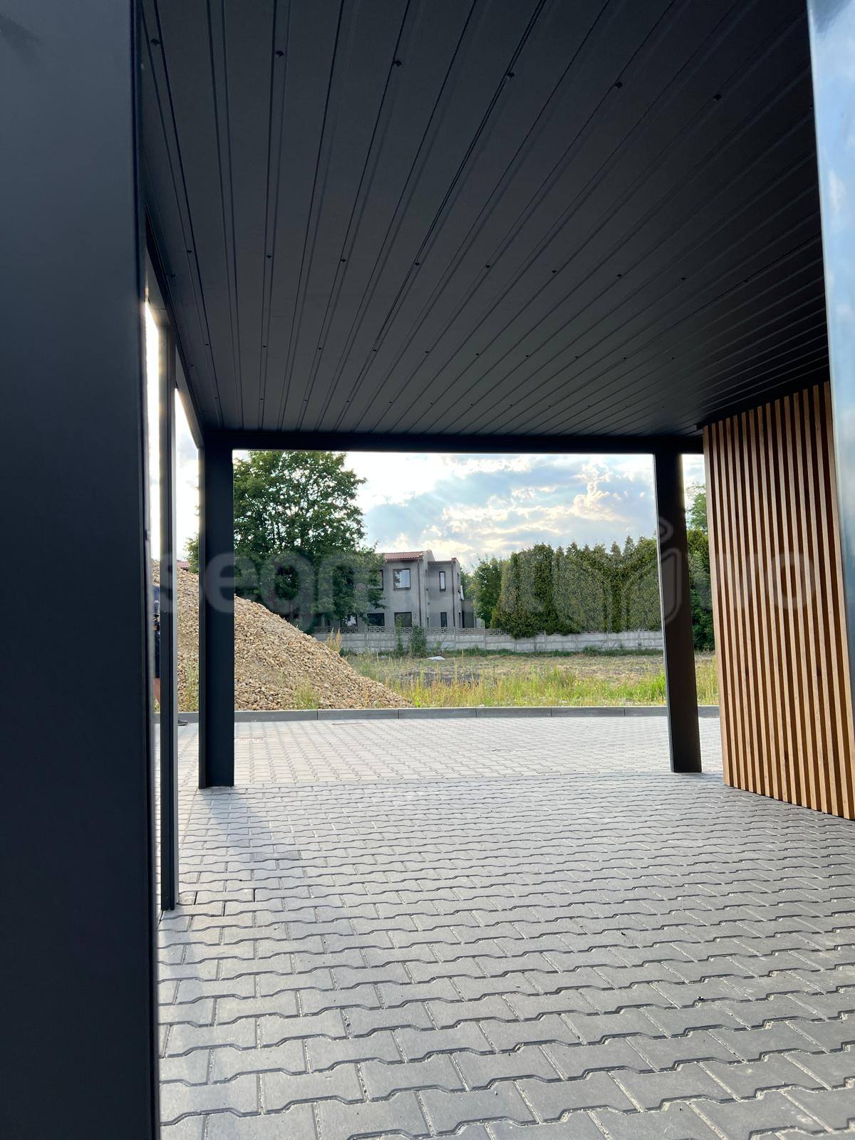 Carport – widok z boku
